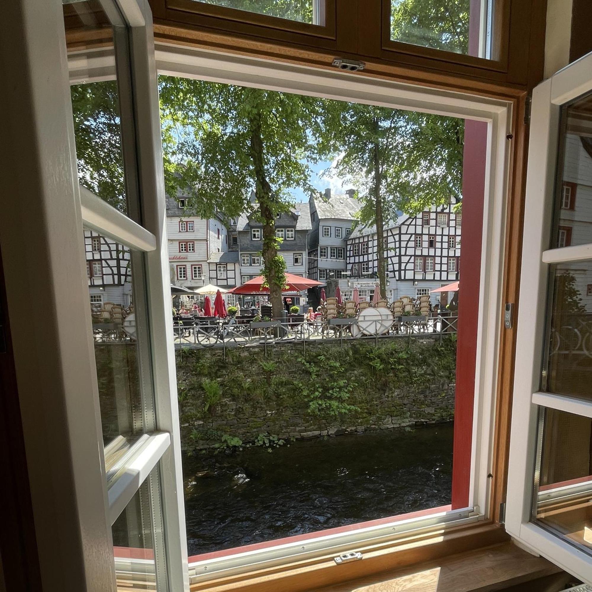 Apartment Am Fluss Im Haus An Der Rur Monschau Exterior photo
